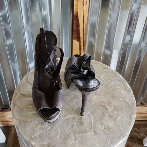 Shoes - Picture 3 of 4